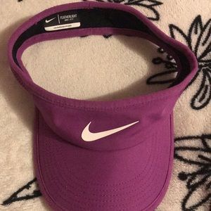 Purple Nike visor (one size)